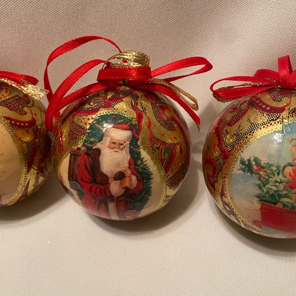 Vintage Set of 4 Victorian Old World Paper Mache Christmas Ornaments Balls - Picture 4 of 6